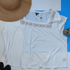 Torrid Size 4. Ivory embroidered top